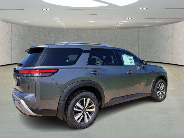 2024 Nissan Pathfinder SL