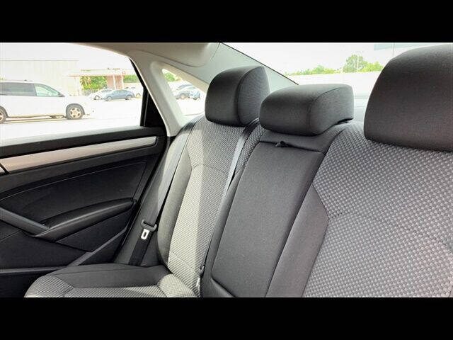 2014 Volkswagen Passat 1.8T S PZEV