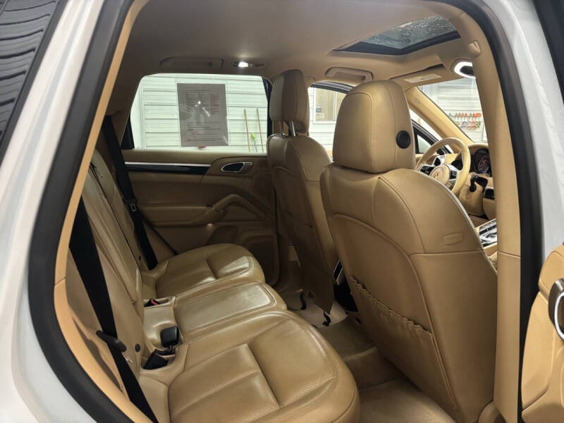 2017 Porsche Cayenne Platinum Edition