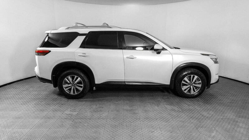 2022 Nissan Pathfinder SL