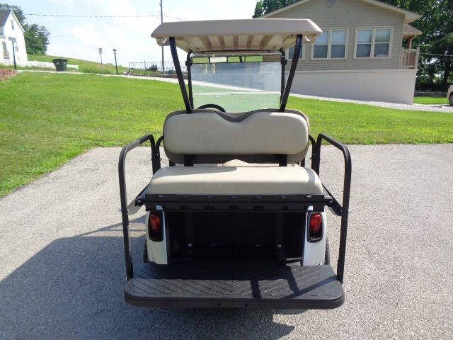 2017 E-Z-GO RXV