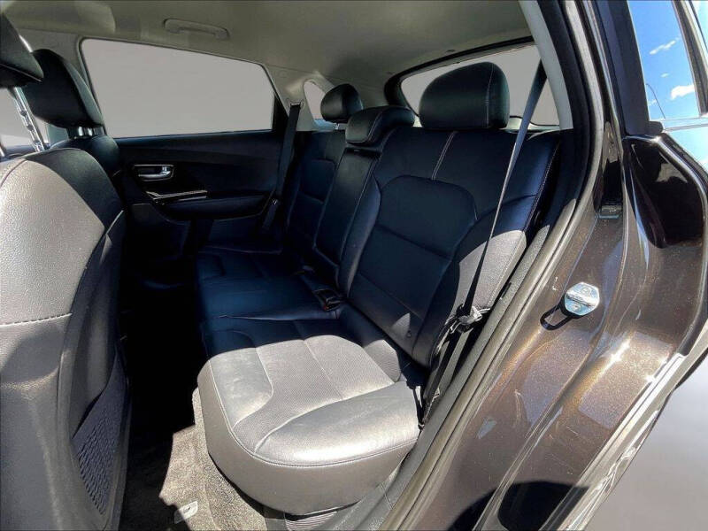 2018 Kia Niro Touring - Photo 22