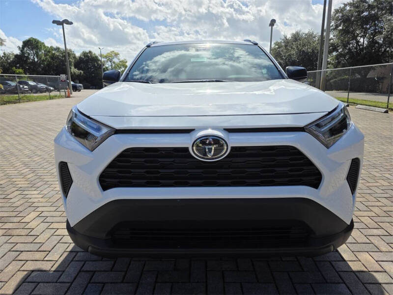 2025 Toyota RAV4 Hybrid LE