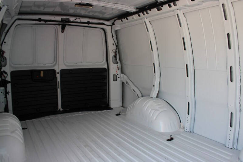 2025 Chevrolet Express 3500