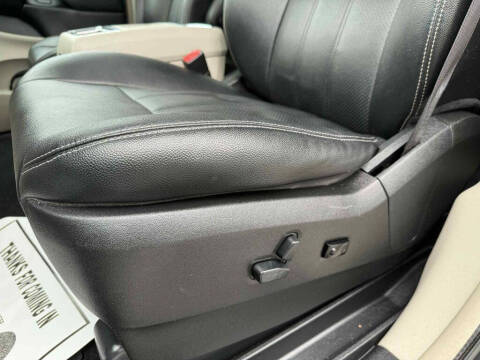 2016 Chrysler Town and Country Touring-L