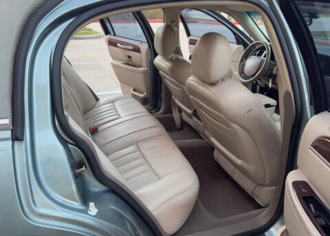 2005 Lincoln Town Car Signature