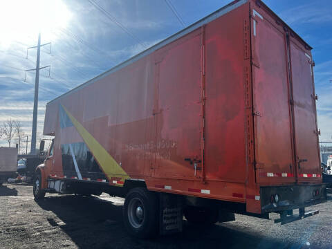2010 Freightliner M2 106