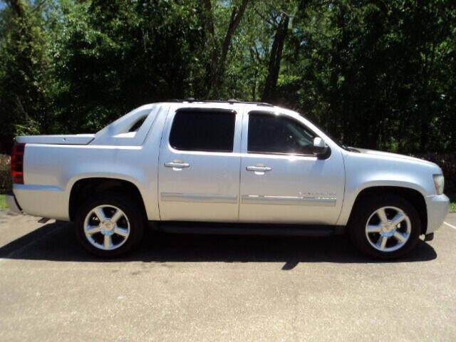 2011 Chevrolet Avalanche LS