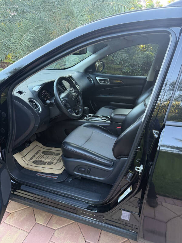 2020 Nissan Pathfinder SV