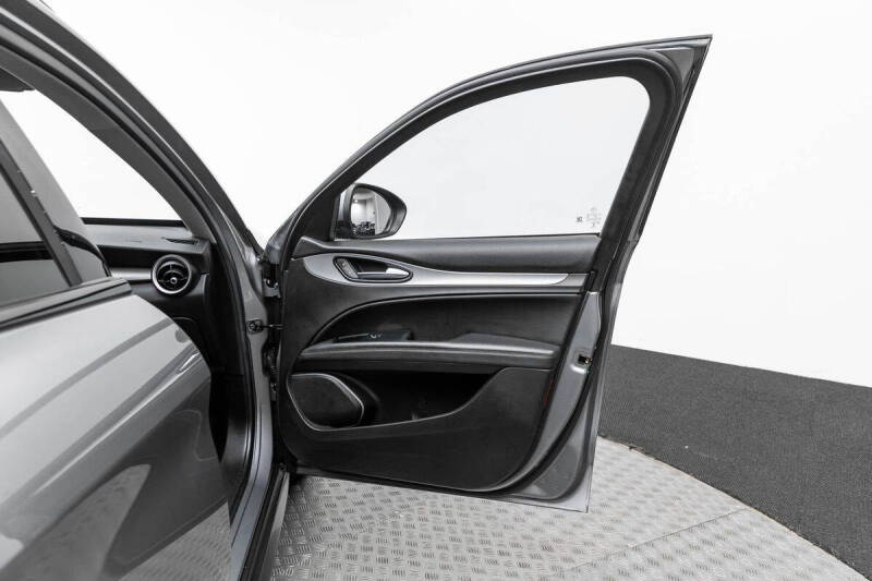 2018 Alfa Romeo Stelvio Sport