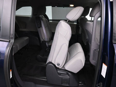 2022 Toyota Sienna LE 8-Passenger
