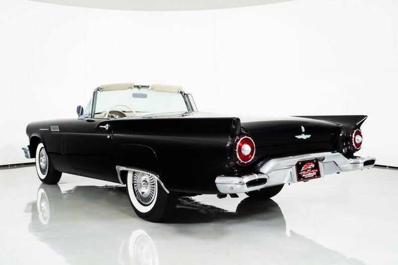 1957 Ford Thunderbird