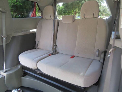 2020 Toyota Sienna LE Mobility 7-Passenger