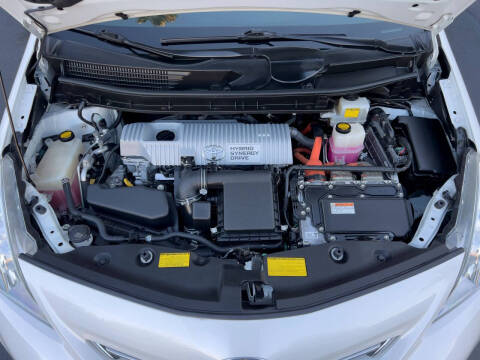 2014 Toyota Prius v Three
