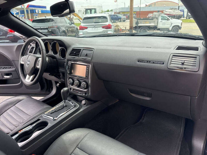 2014 Dodge Challenger SXT Plus