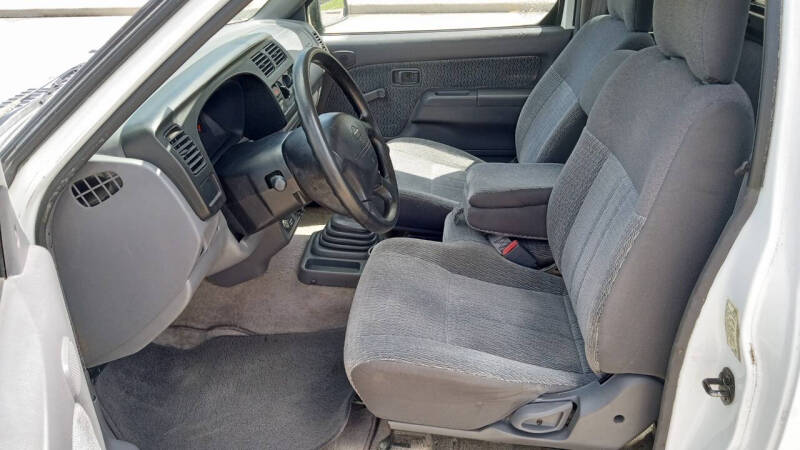 2000 Nissan Frontier XE