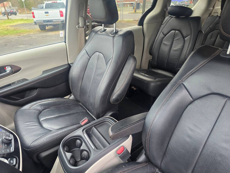 2017 Chrysler Pacifica Touring-L