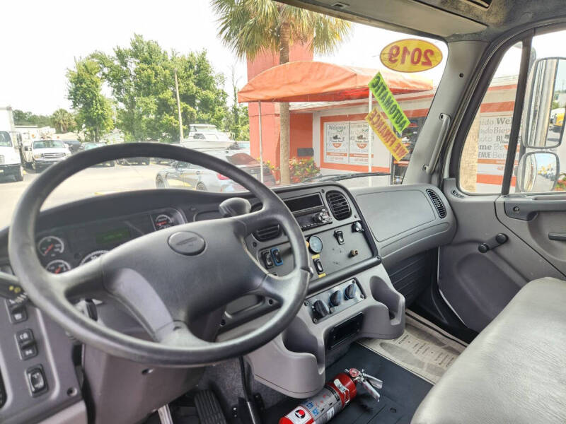 2019 Freightliner M2 106