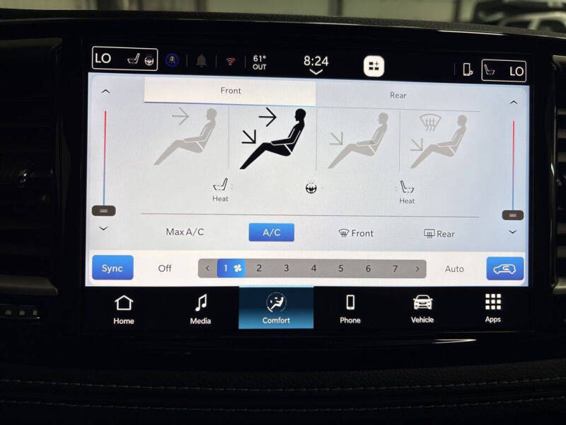 2027 Chrysler Pacifica Select
