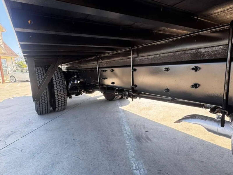 2017 Freightliner M2 106