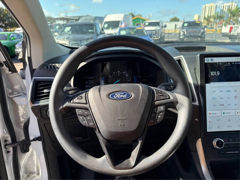 2022 Ford Edge SE
