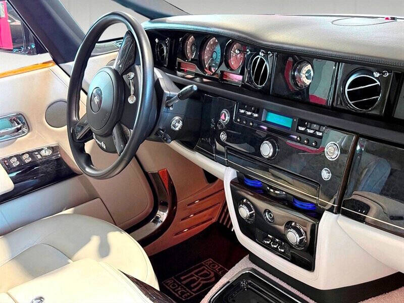 2012 Rolls-Royce Phantom Drophead Coupe 23