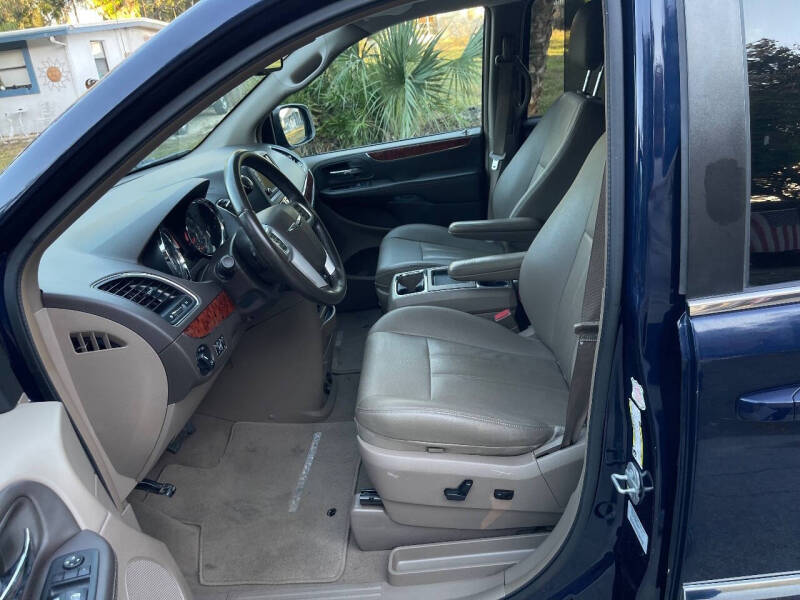 2016 Chrysler Town and Country Touring