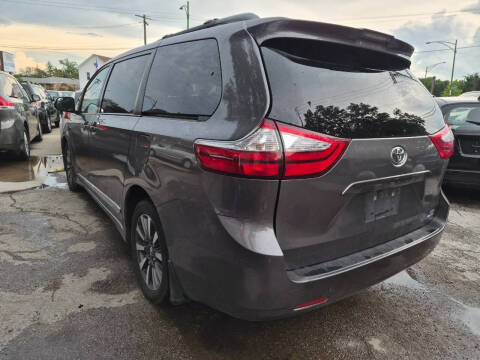 2019 Toyota Sienna LE 7-Passenger