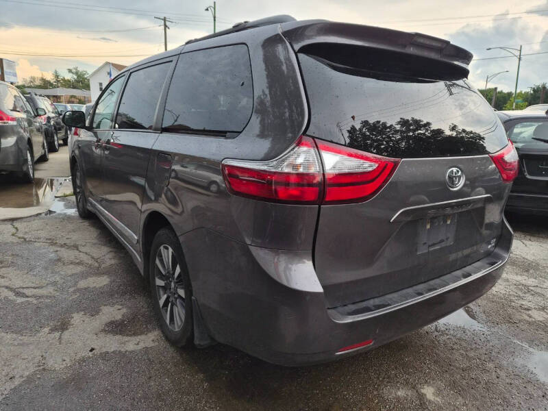 2019 Toyota Sienna LE 7-Passenger