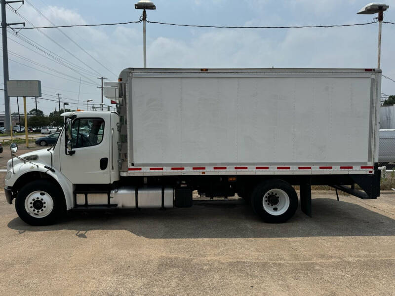 2013 Freightliner M2 106