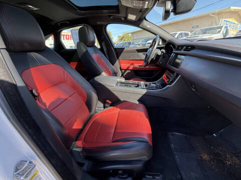 2016 Jaguar XF R-Sport