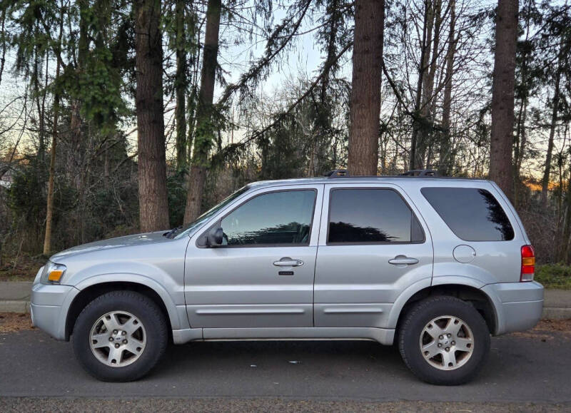 2007 Ford Escape for sale at CLEAR CHOICE AUTOMOTIVE in Milwaukie OR