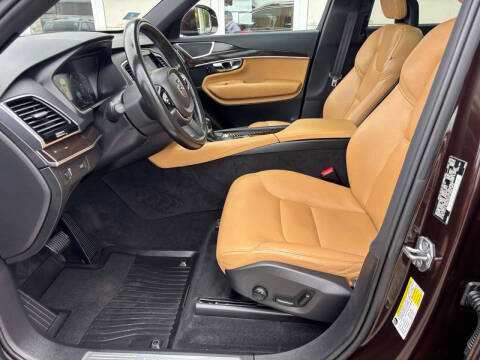 2018 Volvo XC90 T6 Momentum