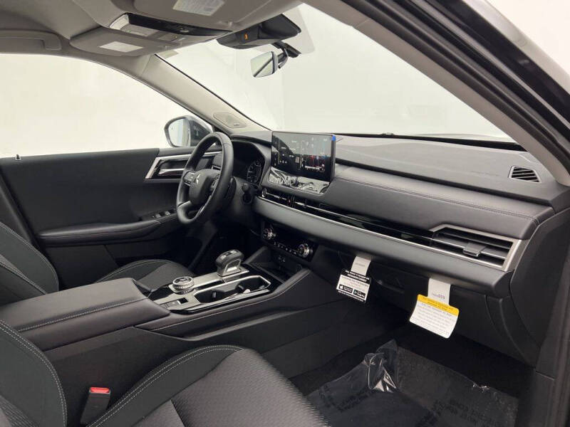 2025 Mitsubishi Outlander ES