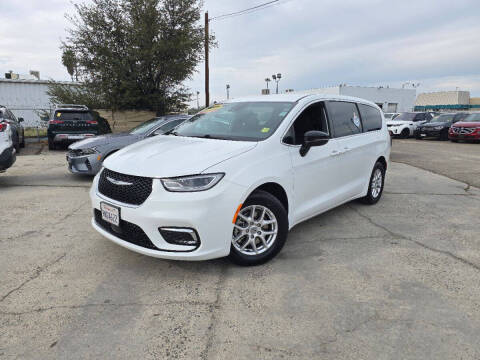 2024 Chrysler Pacifica Touring