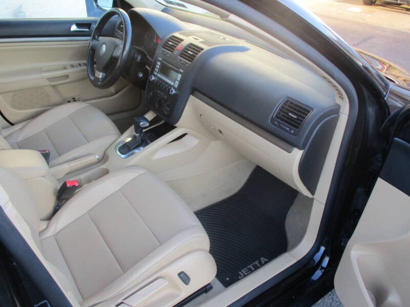 2009 Volkswagen Jetta SEL photo 6