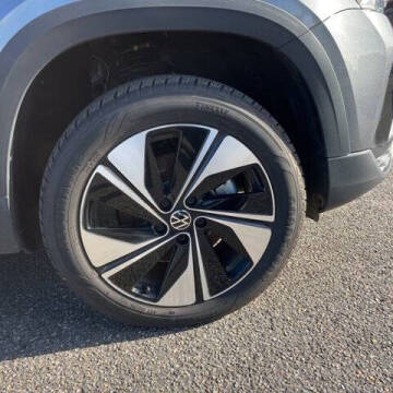 2024 Volkswagen Taos SE 4Motion