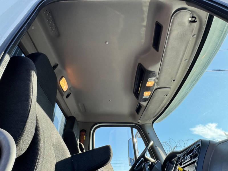 2017 Freightliner M2 106