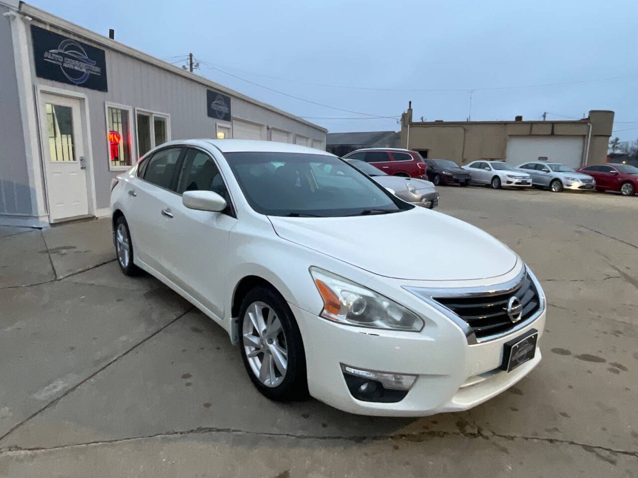 2015 Nissan Altima for sale at Auto Connection in Waterloo, IA