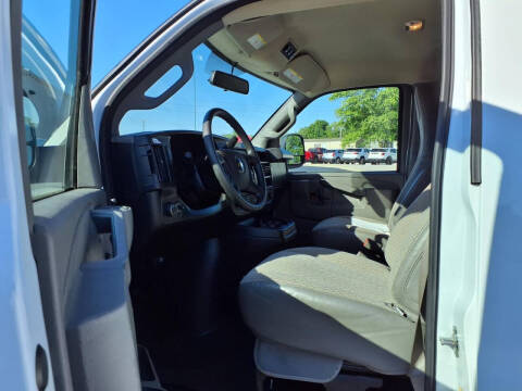 2025 Chevrolet Express LS 3500