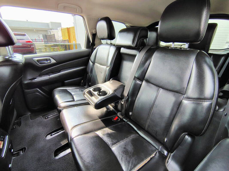 2017 Nissan Pathfinder SV