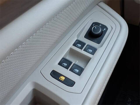 2025 Volkswagen Atlas SE