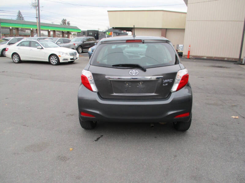 2012 Toyota Yaris 3-Door LE