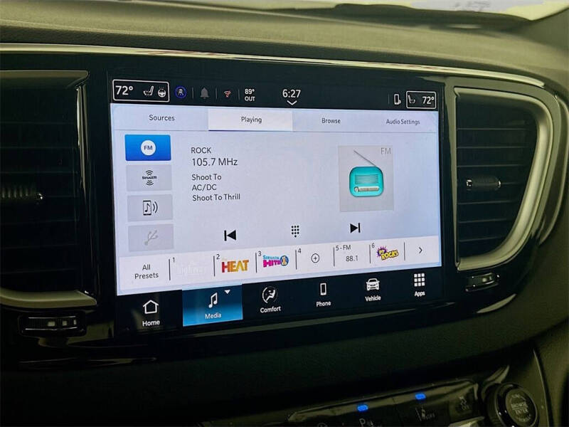 2026 Chrysler Voyager LX