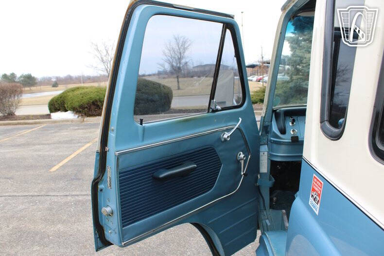 1967 Ford E-150