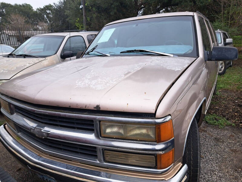 1999 Chevrolet Suburban Base photo 5