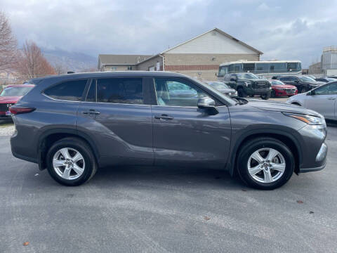 2024 Toyota Highlander LE