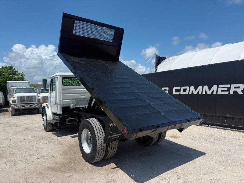 2002 Freightliner FL70