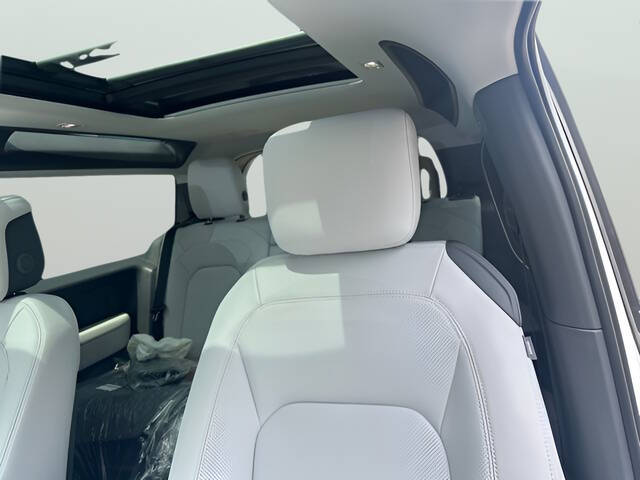 2025 Land Rover Defender 90 P400 X-Dynamic SE