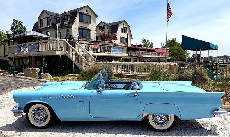 1957 Ford Thunderbird
